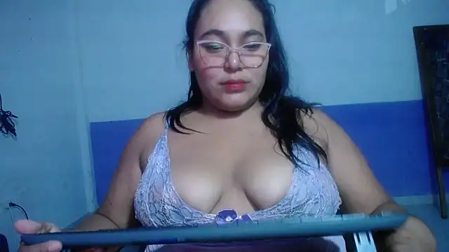 Snapshot of sirena_15 chatting on 07/04/26, 05:03 sirena 15 online show from 07/04/26, 05:03
