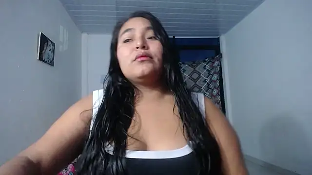 Snapshot of sirena_15 chatting on 10/09/25, 05:52 sirena 15 online show from 10/09/25, 05:52