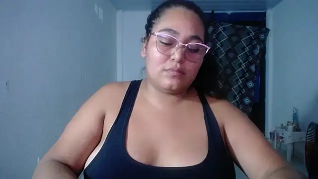 Snapshot of sirena_15 chatting on 03/08/26, 02:04 sirena 15 online show from 03/08/26, 02:04