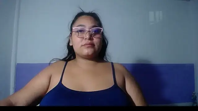 Snapshot of sirena_15 chatting on 05/04/26, 05:33 sirena 15 online show from 05/04/26, 05:33