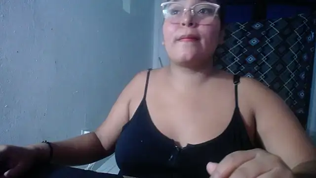 Snapshot of sirena_15 chatting on 03/16/26, 05:37 sirena 15 online show from 03/16/26, 05:37
