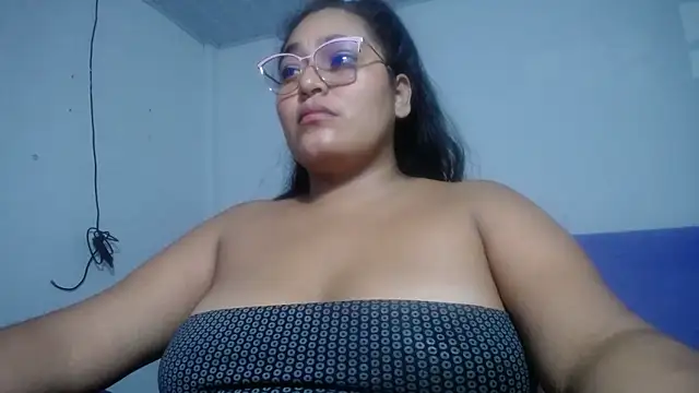 Snapshot of sirena_15 chatting on 06/20/26, 05:23 sirena 15 online show from 06/20/26, 05:23