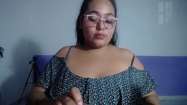 Snapshot of sirena_15 chatting on 05/29/26, 05:24 sirena 15 online show from 05/29/26, 05:24