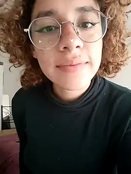 Snapshot of EmmaMelissa0521 chatting on 03/10/25, 05:07 EmmaMelissa0521 online show from 03/10/25, 05:07