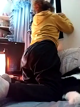 Snapshot of EmmaMelissa0521 chatting on 10/31/25, 05:48 EmmaMelissa0521 online show from 10/31/25, 05:48