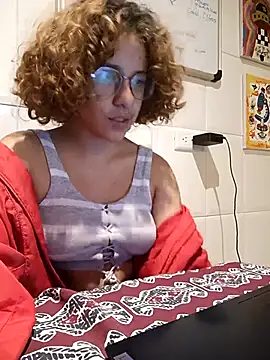 Snapshot of EmmaMelissa0521 chatting on 02/27/25, 12:36 EmmaMelissa0521 online show from 02/27/25, 12:36