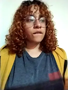 Snapshot of EmmaMelissa0521 chatting on 10/26/25, 01:28 EmmaMelissa0521 online show from 10/26/25, 01:28