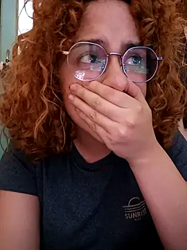 Snapshot of EmmaMelissa0521 chatting on 10/06/25, 08:37 EmmaMelissa0521 online show from 10/06/25, 08:37