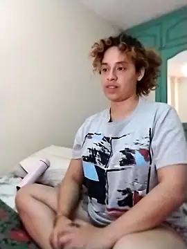 Snapshot of EmmaMelissa0521 chatting on 01/06/26, 12:03 EmmaMelissa0521 online show from 01/06/26, 12:03