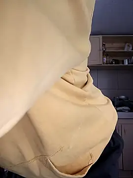 Snapshot of EmmaMelissa0521 chatting on 02/19/25, 02:01 EmmaMelissa0521 online show from 02/19/25, 02:01