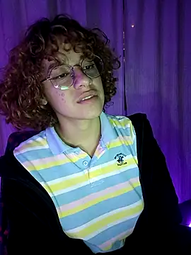 Snapshot of EmmaMelissa0521 chatting on 02/18/25, 01:32 EmmaMelissa0521 online show from 02/18/25, 01:32