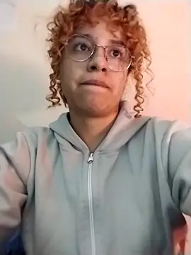 Snapshot of EmmaMelissa0521 chatting on 11/16/25, 01:54 EmmaMelissa0521 online show from 11/16/25, 01:54