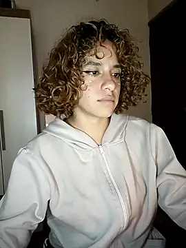 Snapshot of EmmaMelissa0521 chatting on 03/06/25, 09:31 EmmaMelissa0521 online show from 03/06/25, 09:31