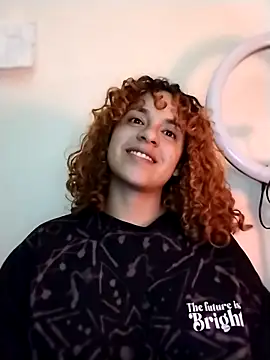 Snapshot of EmmaMelissa0521 chatting on 12/04/25, 02:10 EmmaMelissa0521 online show from 12/04/25, 02:10