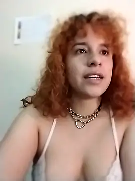 Snapshot of EmmaMelissa0521 chatting on 11/04/25, 03:43 EmmaMelissa0521 online show from 11/04/25, 03:43