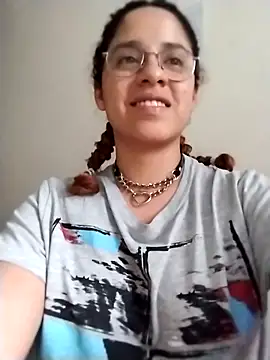 Snapshot of EmmaMelissa0521 chatting on 11/01/25, 10:25 EmmaMelissa0521 online show from 11/01/25, 10:25