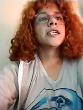 Snapshot of EmmaMelissa0521 chatting on 11/23/25, 02:21 EmmaMelissa0521 online show from 11/23/25, 02:21