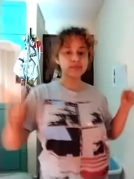 Snapshot of EmmaMelissa0521 chatting on 11/30/25, 01:39 EmmaMelissa0521 online show from 11/30/25, 01:39