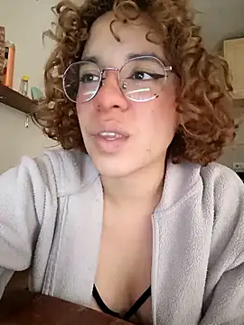 Snapshot of EmmaMelissa0521 chatting on 02/16/25, 05:26 EmmaMelissa0521 online show from 02/16/25, 05:26