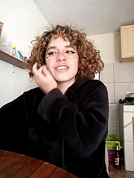 Snapshot of EmmaMelissa0521 chatting on 03/15/25, 04:54 EmmaMelissa0521 online show from 03/15/25, 04:54