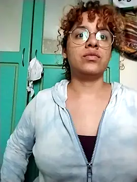 Snapshot of EmmaMelissa0521 chatting on 10/31/25, 08:05 EmmaMelissa0521 online show from 10/31/25, 08:05