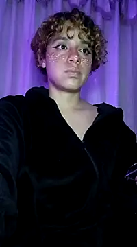 Snapshot of EmmaMelissa0521 chatting on 03/15/25, 04:35 EmmaMelissa0521 online show from 03/15/25, 04:35