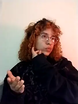 Snapshot of EmmaMelissa0521 chatting on 11/19/25, 02:44 EmmaMelissa0521 online show from 11/19/25, 02:44