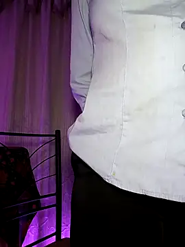 Snapshot of EmmaMelissa0521 chatting on 03/16/25, 12:01 EmmaMelissa0521 online show from 03/16/25, 12:01