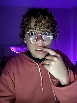 Snapshot of EmmaMelissa0521 chatting on 03/12/25, 03:57 EmmaMelissa0521 online show from 03/12/25, 03:57