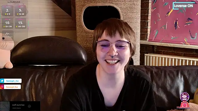 Snapshot of GamerGirl_Eve chatting on 09/25/25, 06:14 GamerGirl Eve online show from 09/25/25, 06:14