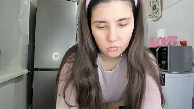 MiaMarrone online show from 12/21/25, 12:24