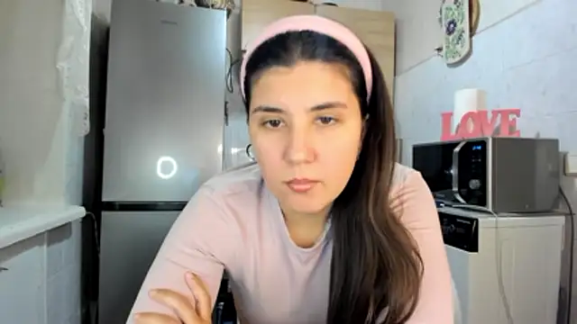 MiaMarrone online show from 12/19/25, 07:49