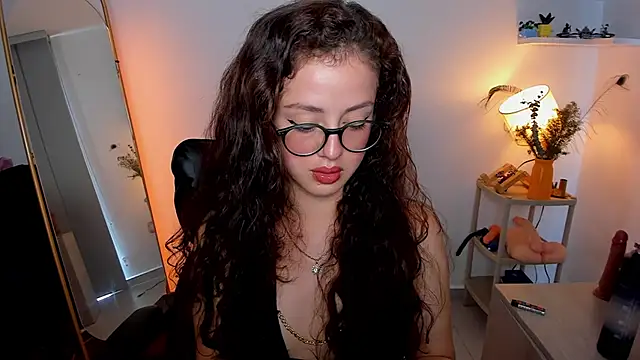 Cassandra Caiin online show from 11/19/25, 04:18