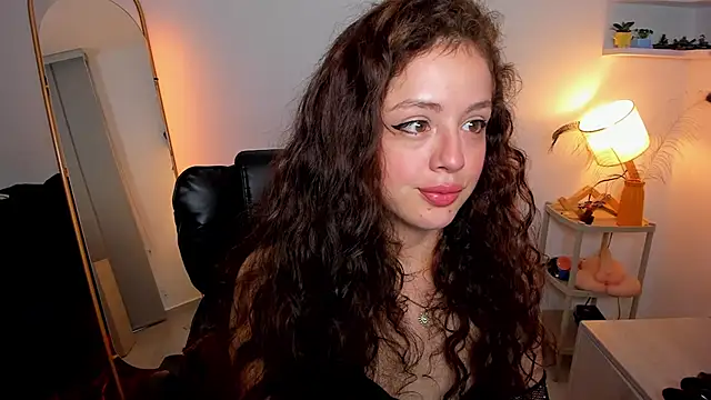 Cassandra Caiin online show from 10/12/25, 11:11