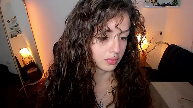 Cassandra Caiin online show from 04/21/26, 04:30