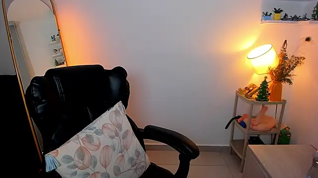 Cassandra Caiin online show from 01/08/26, 08:48