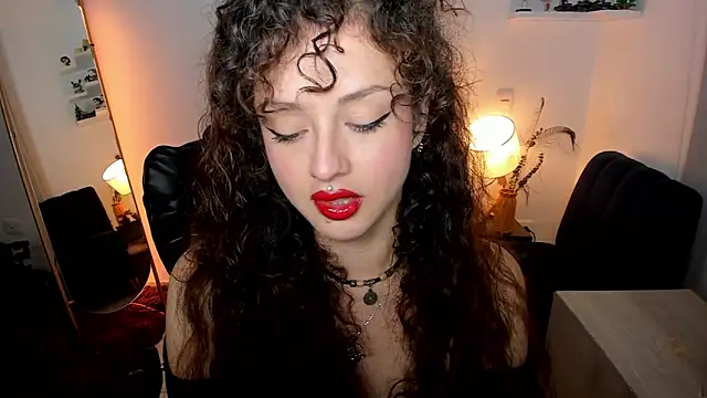 Cassandra Caiin online show from 05/13/26, 02:18