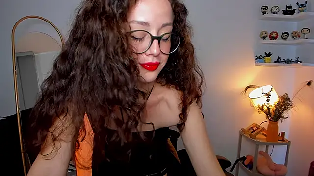 Cassandra Caiin online show from 11/25/25, 04:18