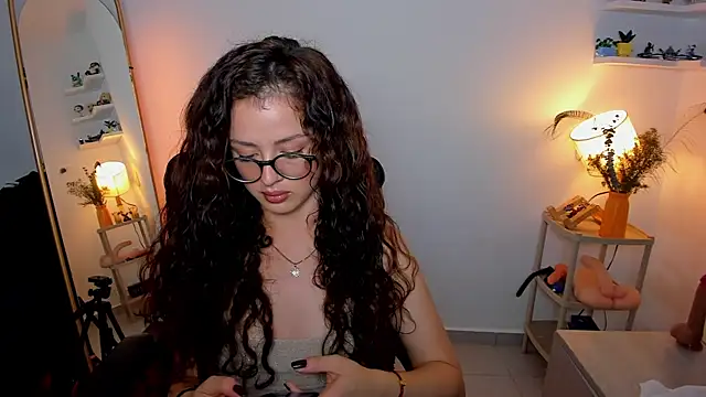 Cassandra Caiin online show from 11/16/25, 07:13