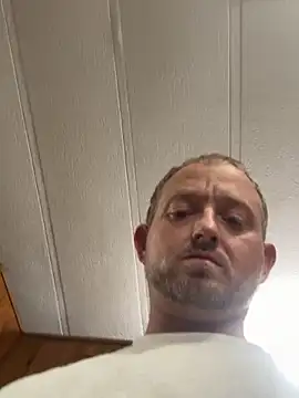 Snapshot of smokeymt420 chatting on 11/04/25, 03:43 smokeymt420 online show from 11/04/25, 03:43