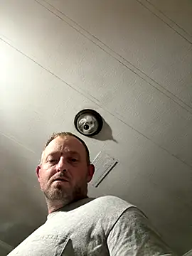 Snapshot of smokeymt420 chatting on 10/31/25, 04:53 smokeymt420 online show from 10/31/25, 04:53