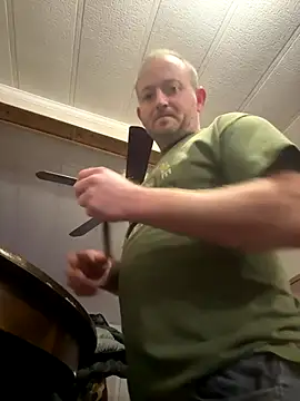 Snapshot of smokeymt420 chatting on 12/01/25, 01:01 smokeymt420 online show from 12/01/25, 01:01