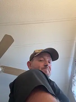 Snapshot of smokeymt420 chatting on 11/30/25, 07:58 smokeymt420 online show from 11/30/25, 07:58