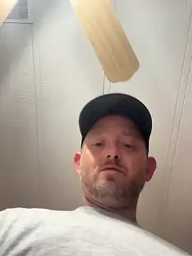 Snapshot of smokeymt420 chatting on 11/22/25, 09:35 smokeymt420 online show from 11/22/25, 09:35