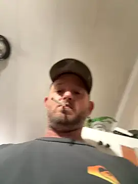 Snapshot of smokeymt420 chatting on 11/26/25, 05:18 smokeymt420 online show from 11/26/25, 05:18