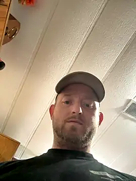 Snapshot of smokeymt420 chatting on 11/19/25, 04:01 smokeymt420 online show from 11/19/25, 04:01