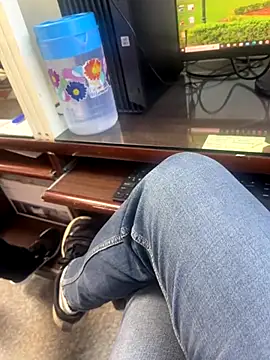 Snapshot of bigshow112 chatting on 12/04/24, 06:05 bigshow112 online show from 12/04/24, 06:05