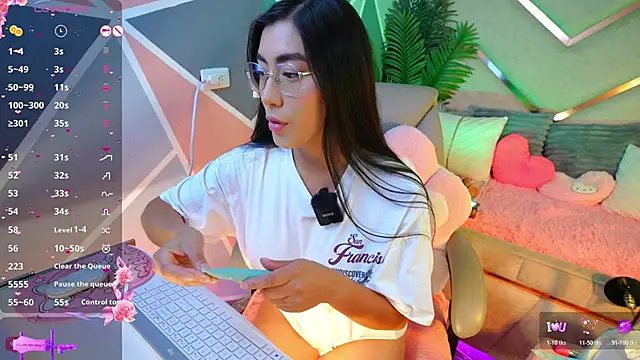 Snapshot of shanon- chatting on 06/12/26, 11:35 shanon- online show from 06/12/26, 11:35