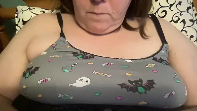 Snapshot of ParisNova chatting on 02/02/26, 12:04 ParisNova online show from 02/02/26, 12:04