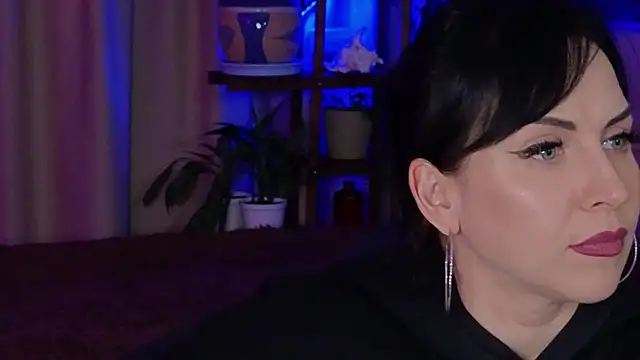 Snapshot of lily_conor chatting on 11/10/25, 04:23 lily conor online show from 11/10/25, 04:23